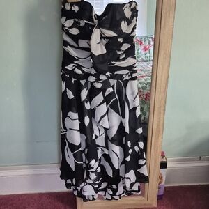 White House Black Market Black and White Strapless Floral Dress